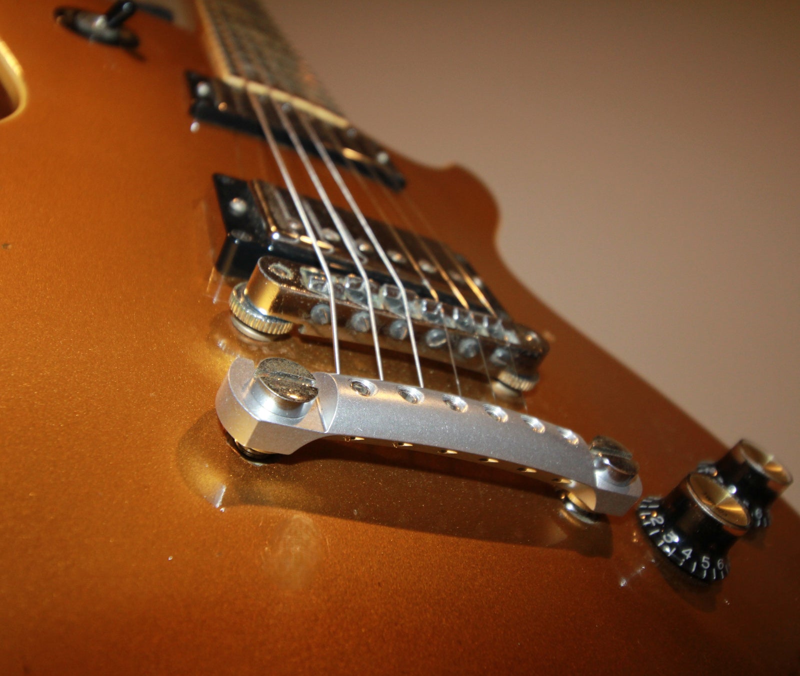 Angled shot of Gibson Les Paul Goldtop with Steadfast Stopbar installed
