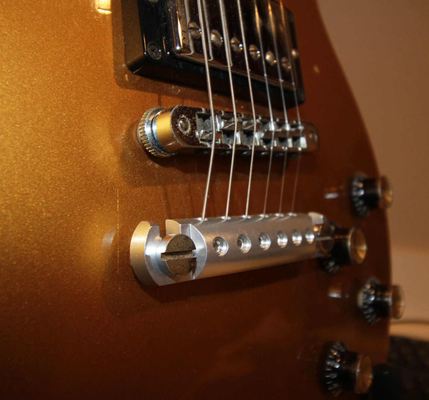 Gibson Les Paul Goldtop with CNC Aluminum Stopbar 