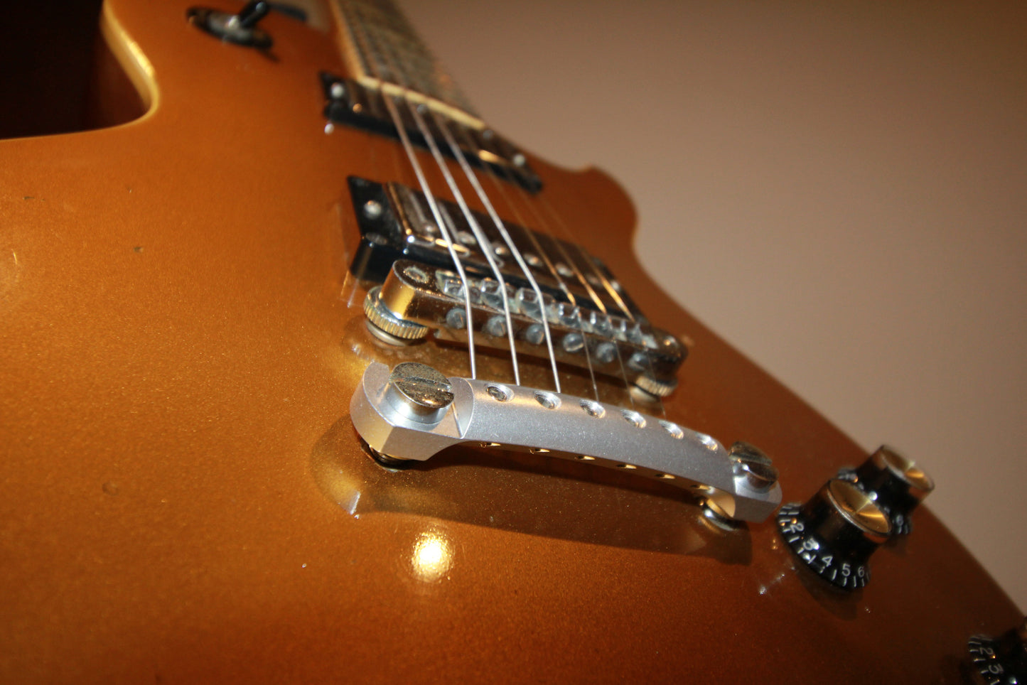 Gibson Les Paul Goldtop with CNC Aluminum Stopbar 