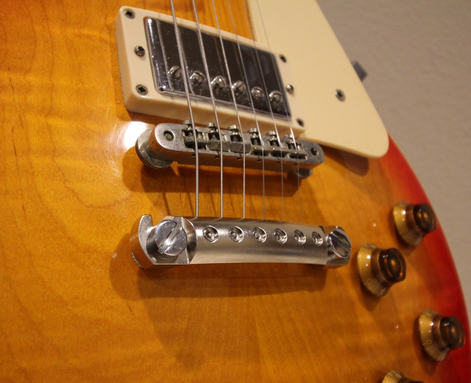 Nickel plated CNC Aluminum Stopbar installed on Sunburst Gibson Les Paul
